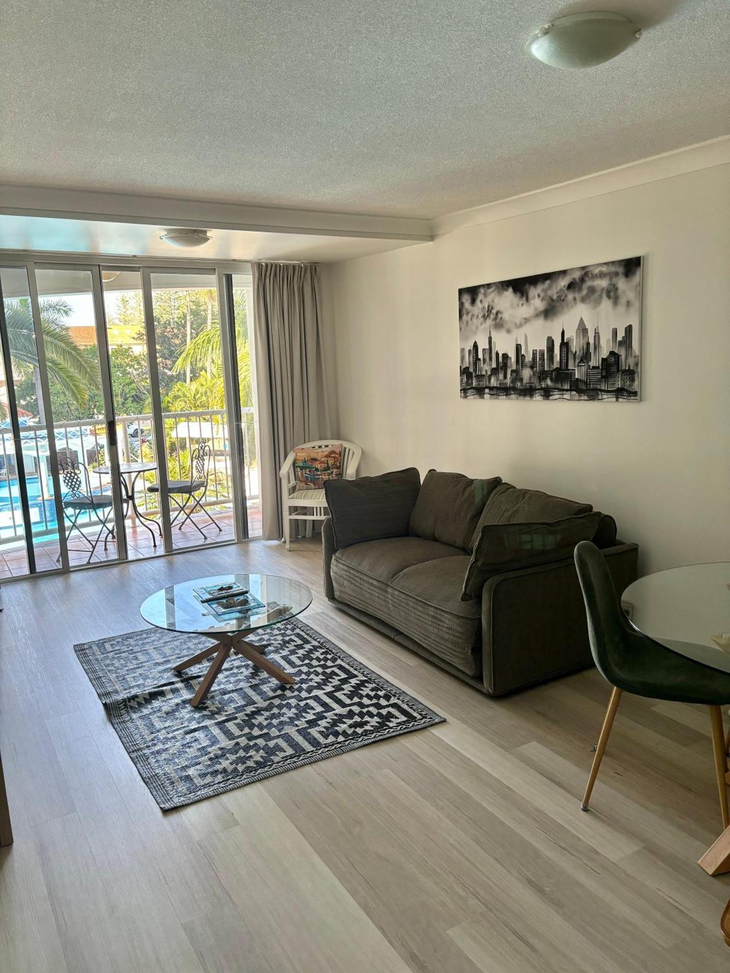Location Location Location - Broadbeach :) Gold Coast Exterior photo