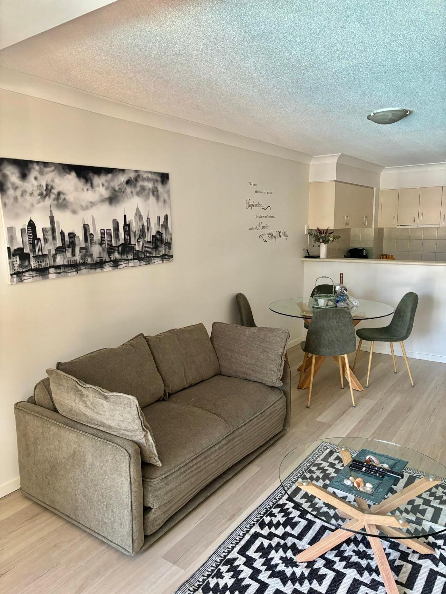 Location Location Location - Broadbeach :) Gold Coast Exterior photo