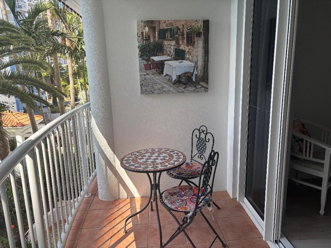 Location Location Location - Broadbeach :) Gold Coast Exterior photo